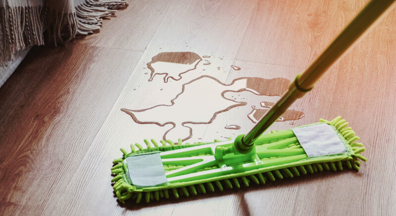 Liiallinen veden käyttö vinyylilankun pesussa