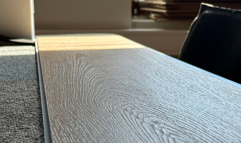 Vinyylilankun pinnan puunsyykuviointi