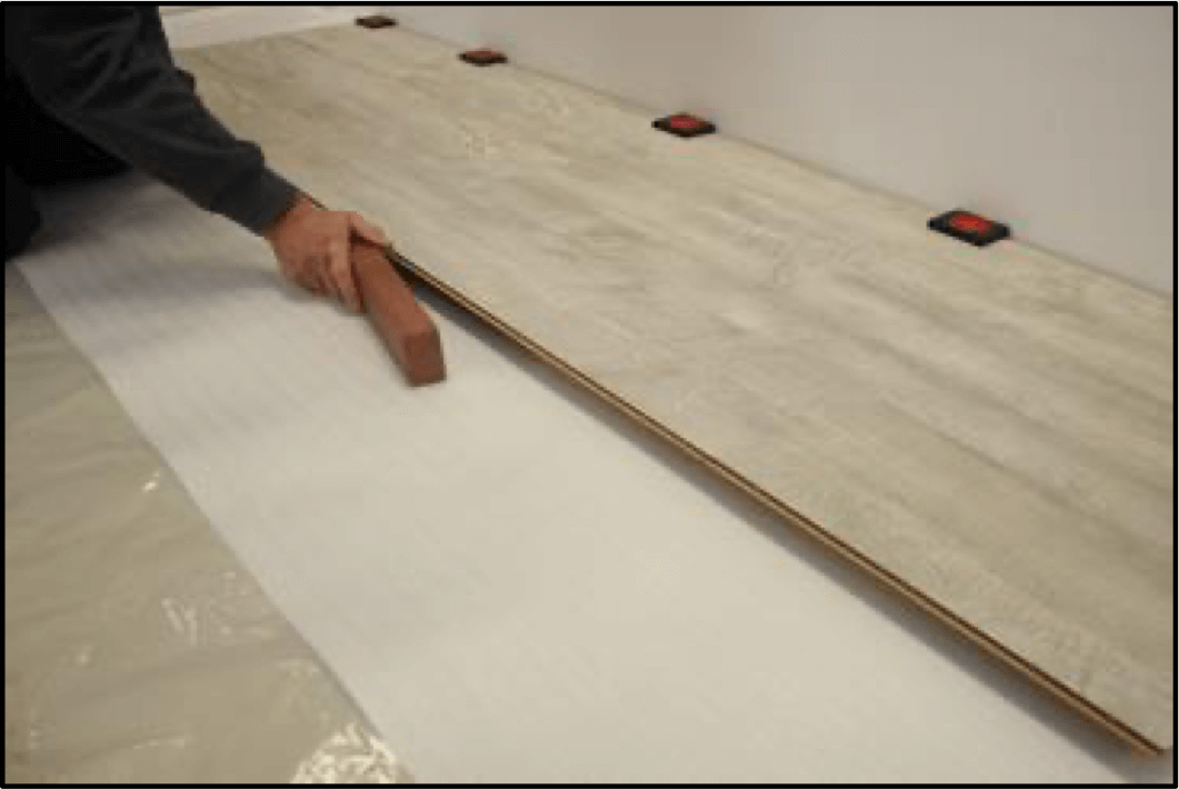 Vinyylikorkin toisen lankkurivin kiinnitys