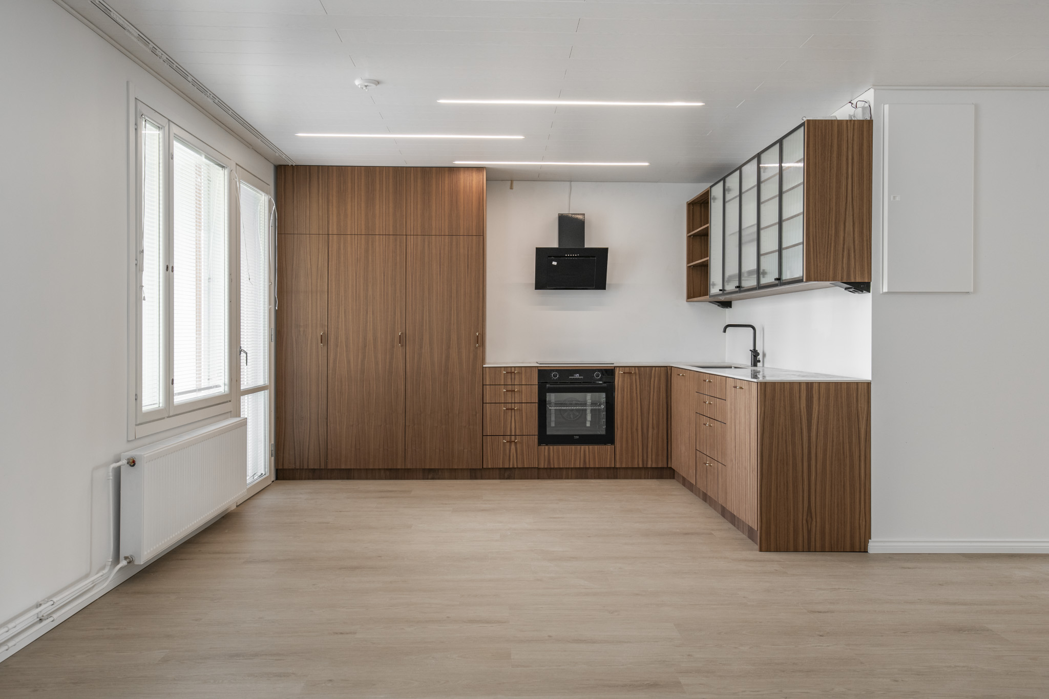 Karitman vinyylilankku sisustussuunnittelijan valitsemassa sijoitusasunnossa