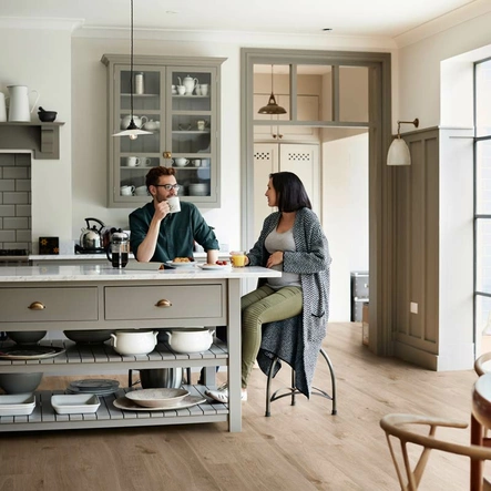 Vaaleanruskea tammikuvioitu hybridilattia keitti=C3=B6ss=C3=A4 Organic=
Classic K406 Eurus Oak - Hybridilattiat - 50K406M - 2