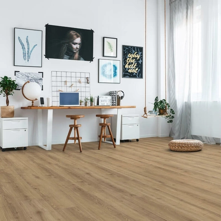 Vaaleanruskea laminaatti ty=C3=B6huoneessa Suite Luxor Oak Gold - Laminaatit - 24822M - 2