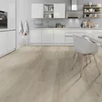 Liimattava vinyylilankku Prestige Oak White keitti=C3=B6ss=C3=A4 - Liimattavat vinyylilattiat - OFD-055-057M - 3
